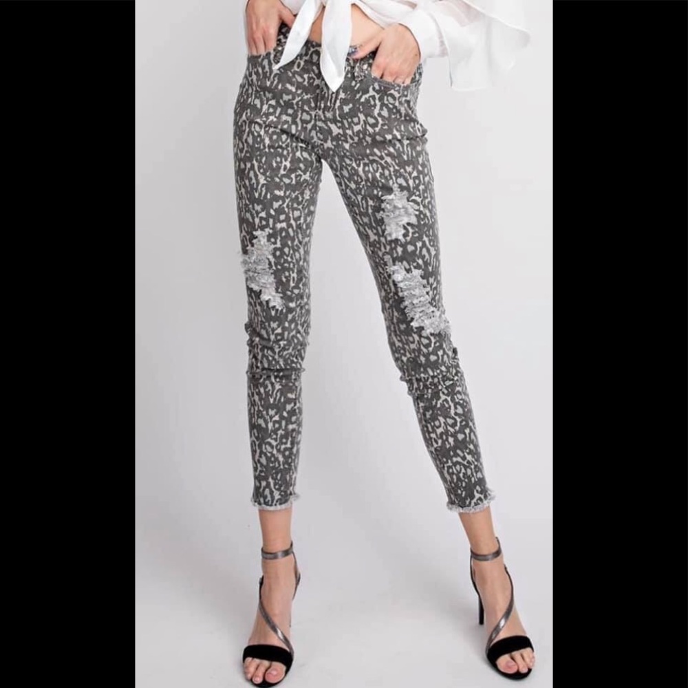 Easel Snow Leopard Distressed Denim